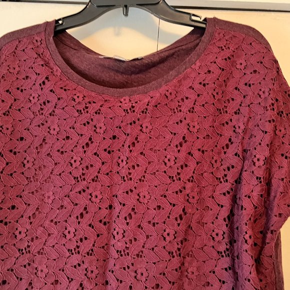 Ann Taylor LOFT Burgundy Lace Front Short Sleeve Tee Shirt - Medium - Picture 2 of 4